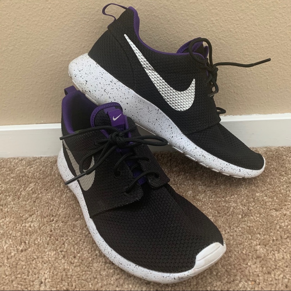 Black Nike Roshe - Purple Lining & Speckled Soles